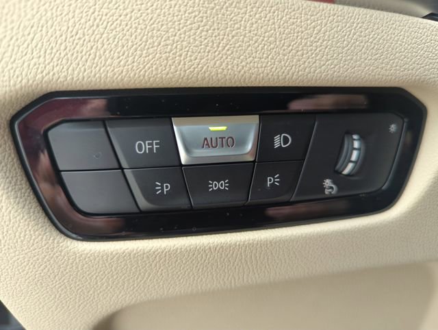 Certified 2022 BMW 330i xDrive Sedan w/ Convenience Package image 32