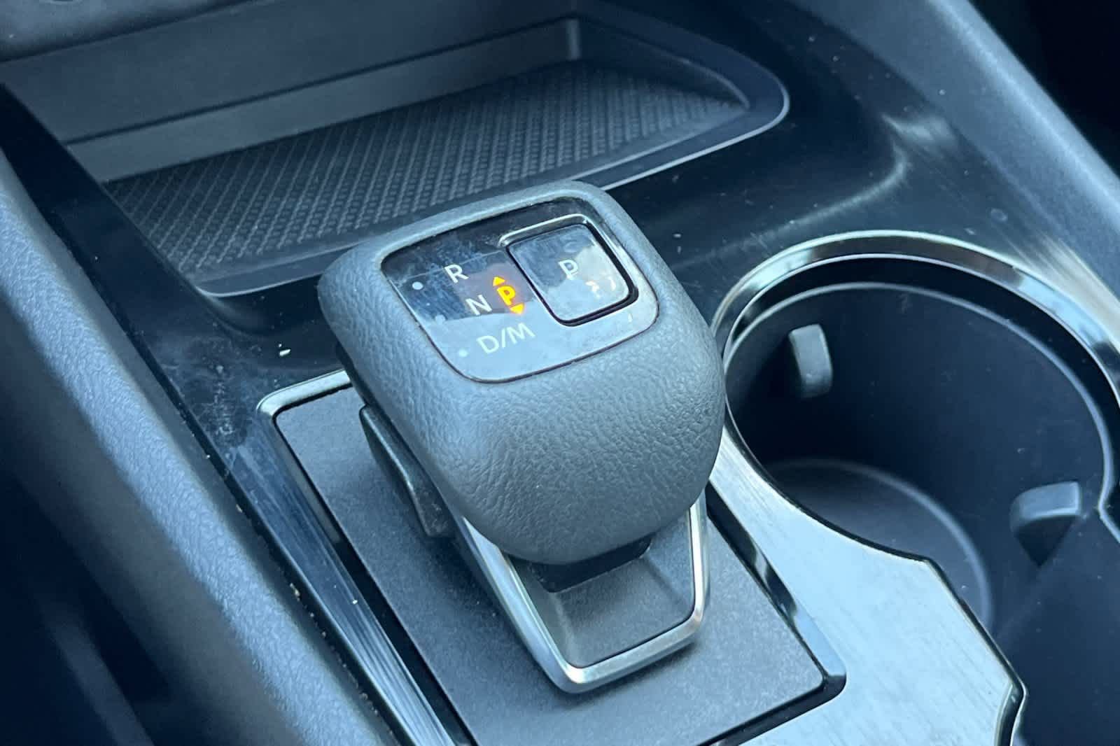 Used 2024 Nissan Rogue SV image 22