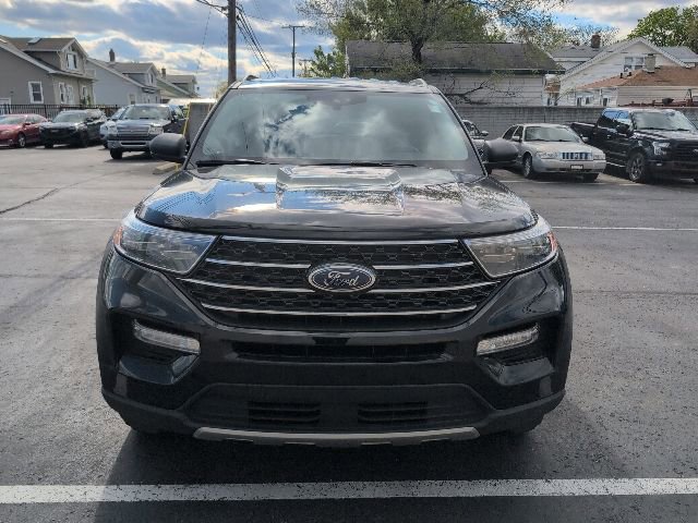 Used 2024 Ford Explorer XLT w/ Equipment Group 202A AWD/4WD image 2