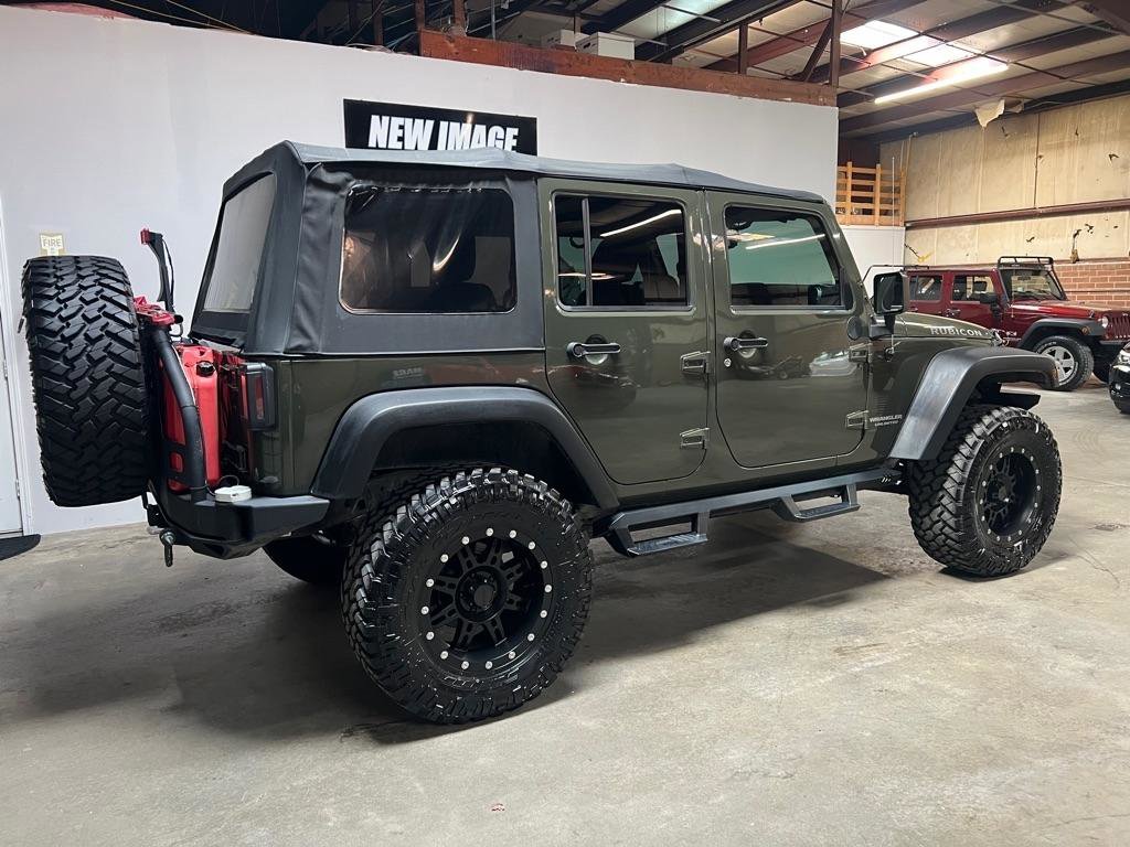Used 2015 Jeep Wrangler Unlimited Rubicon w/ Connectivity Group image 2