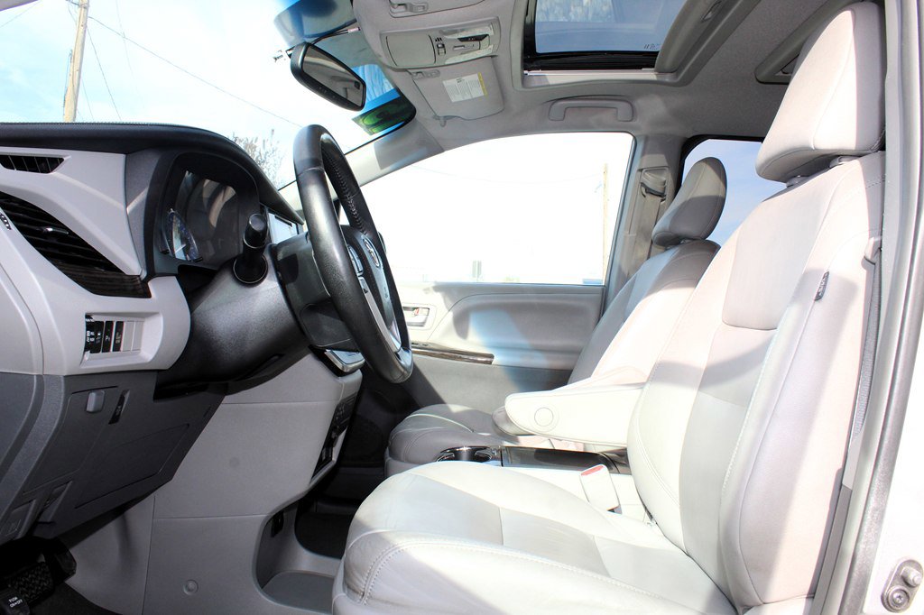 Used 2015 Toyota Sienna XLE Premium AWD/4WD image 11