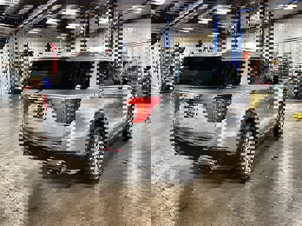 Used 2022 Ford Explorer Limited image 8
