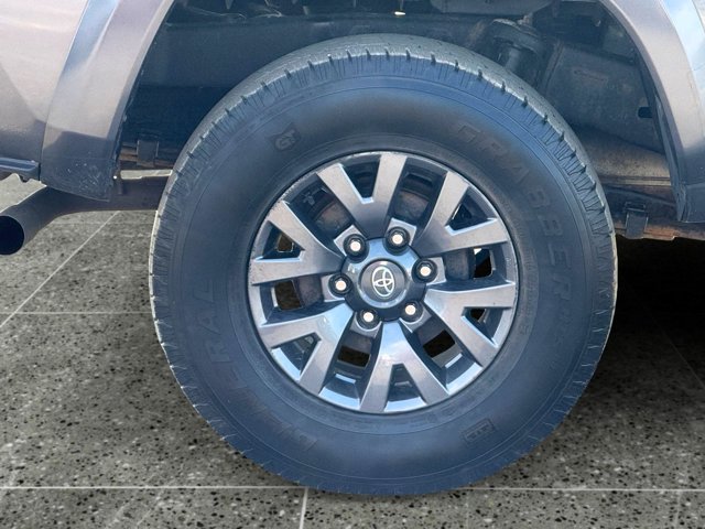 Used 2021 Toyota Tacoma SR5 AWD/4WD image 8