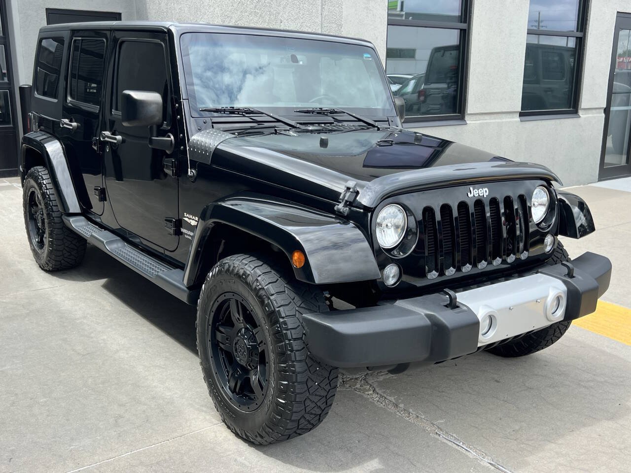 Used 2015 Jeep Wrangler Unlimited Sahara w/ Connectivity Group AWD/4WD image 7