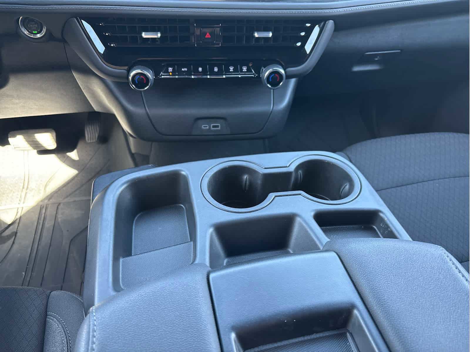 Used 2025 Chevrolet Suburban LS RWD image 23