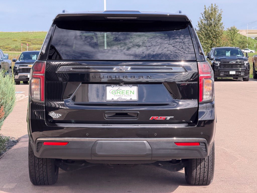 Used 2022 Chevrolet Suburban RST w/ Luxury Package AWD/4WD image 8