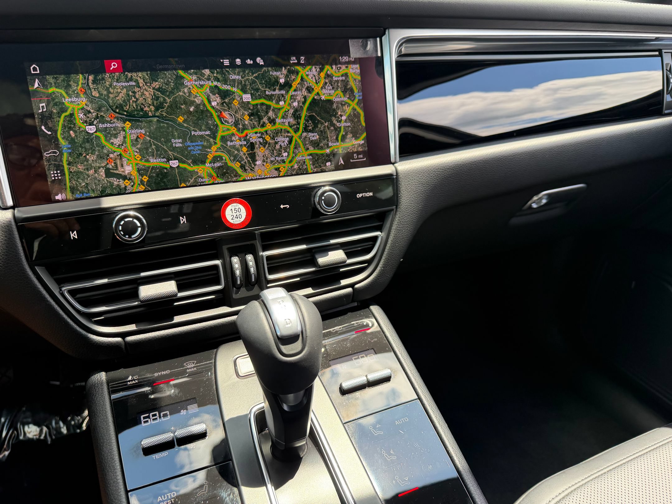 Certified 2026 Porsche Macan AWD/4WD image 25