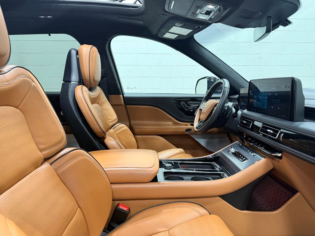 Used 2025 Lincoln Aviator Black Label image 46