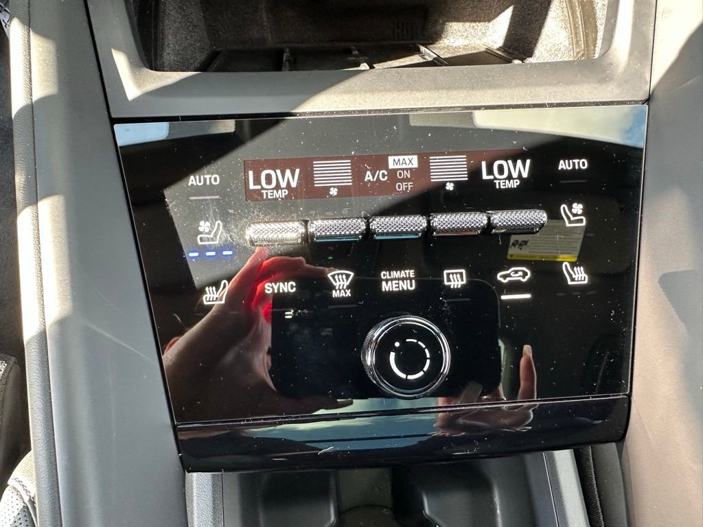 Used 2025 Porsche Macan 4 Electric image 25