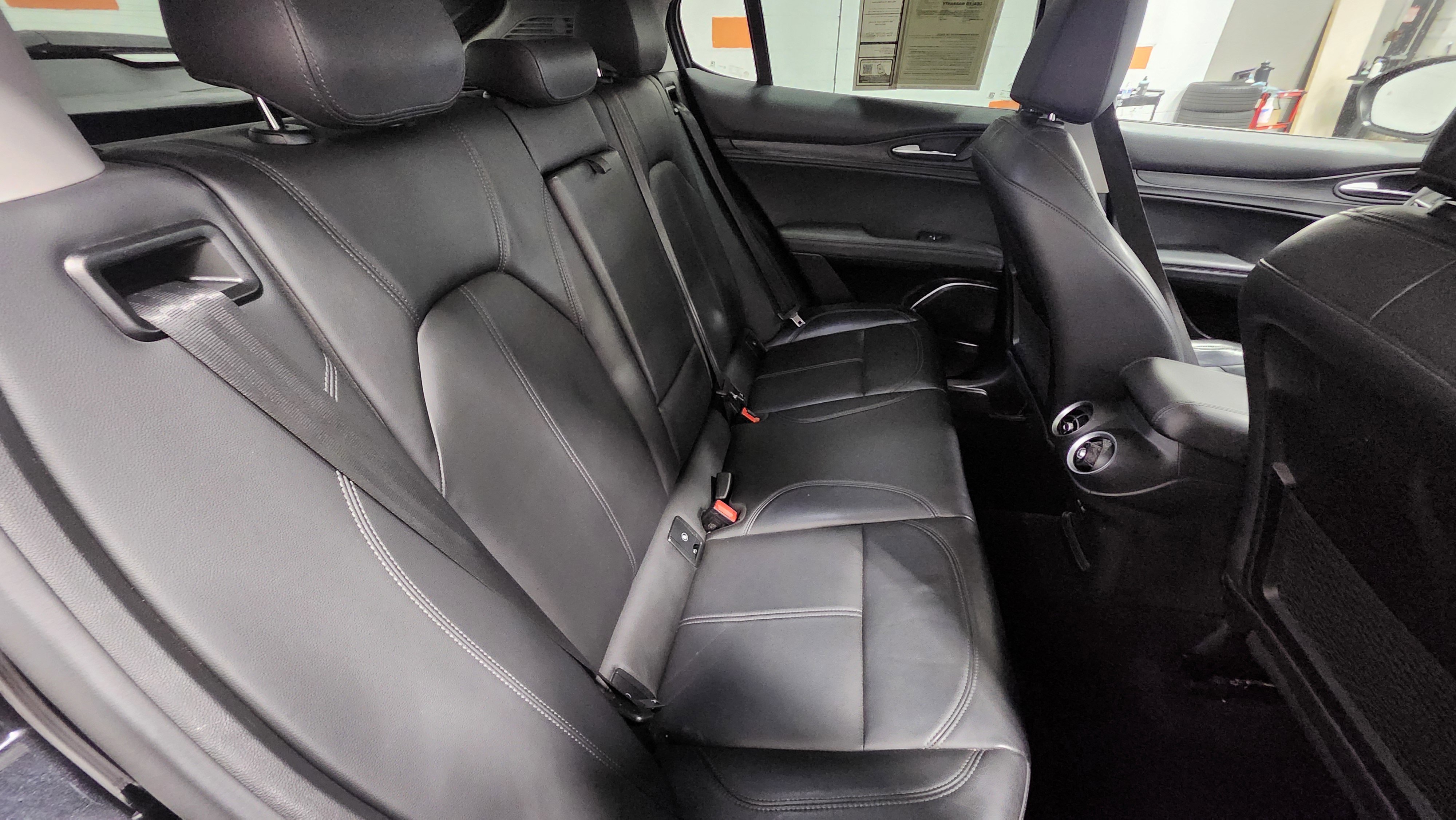 Used 2018 Alfa Romeo Stelvio AWD image 23