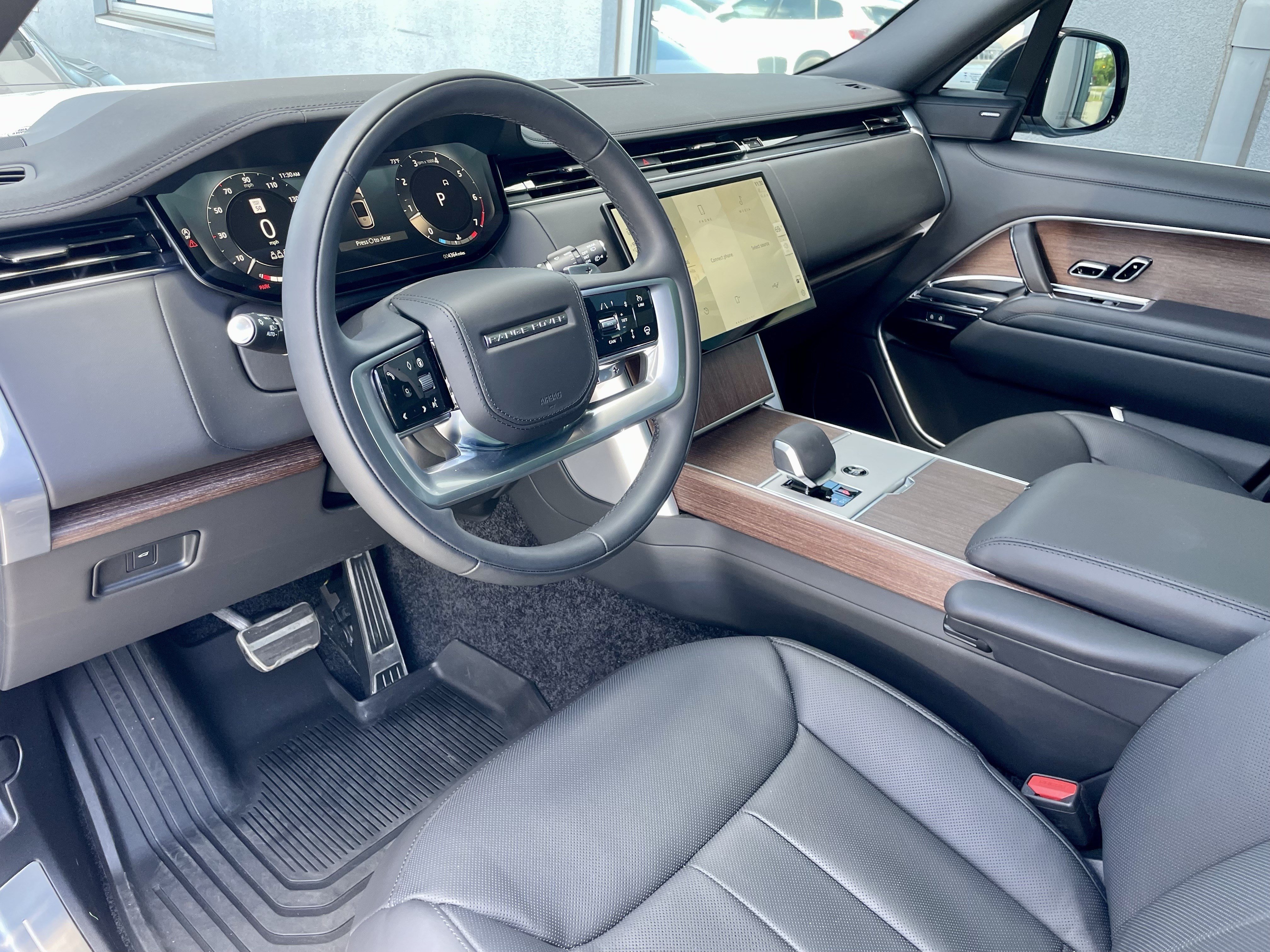Used 2025 Land Rover Range Rover SE AWD/4WD image 13