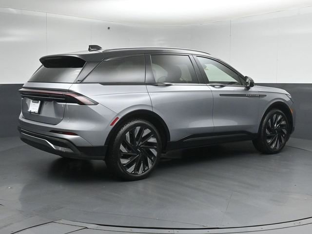 Certified 2025 Lincoln Nautilus Reserve w/ Jet Appearance Package AWD/4WD image 7
