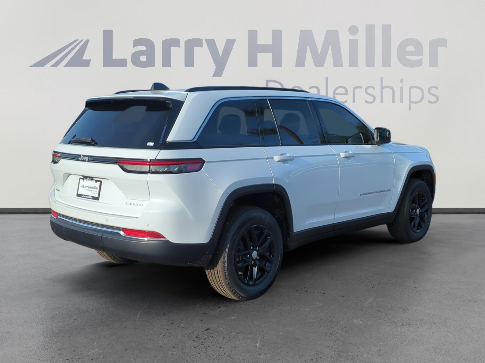 New 2025 Jeep Grand Cherokee Laredo image 5