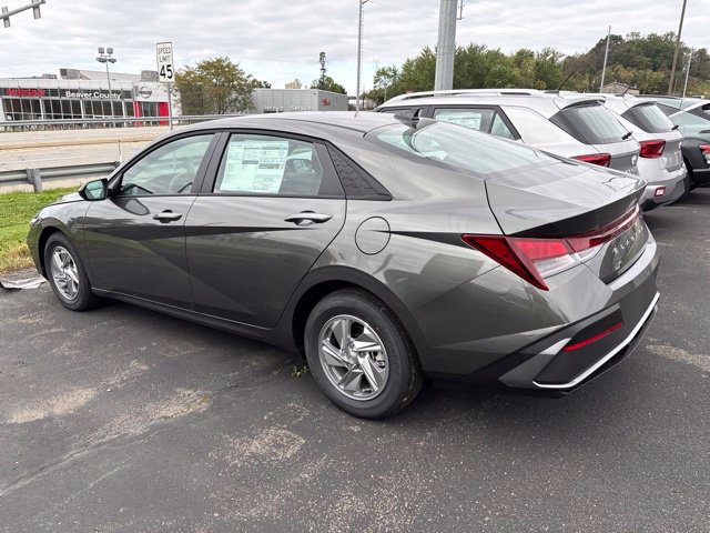New 2026 Hyundai Elantra SE FWD image 3