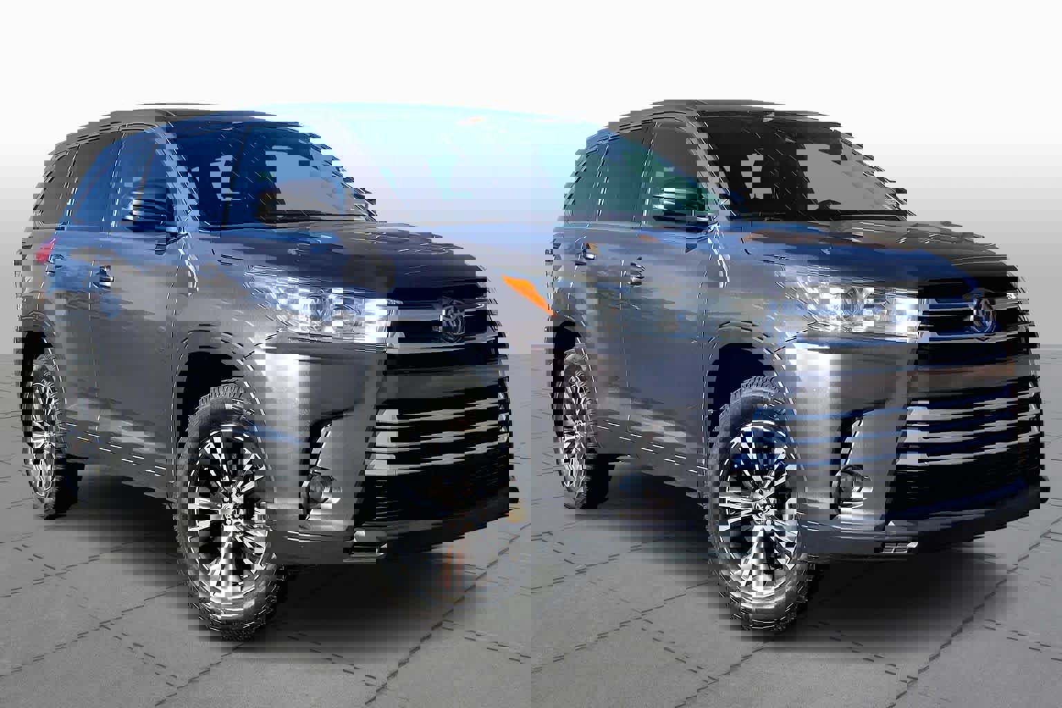 Certified 2019 Toyota Highlander LE image 2