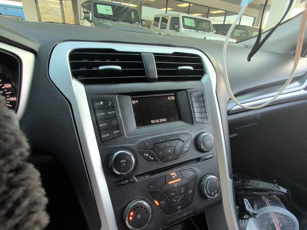 Used 2016 Ford Fusion S FWD image 8