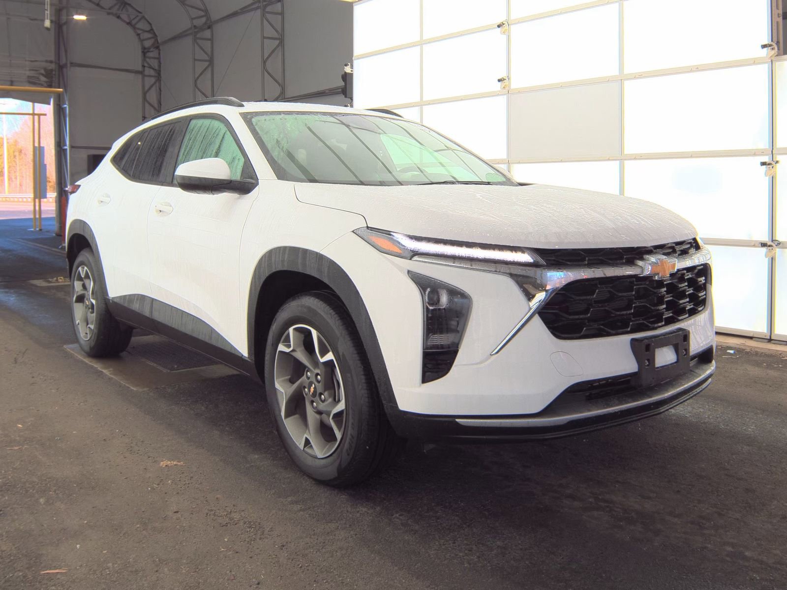 Used 2025 Chevrolet Trax LT w/ LT Convenience Package image 5