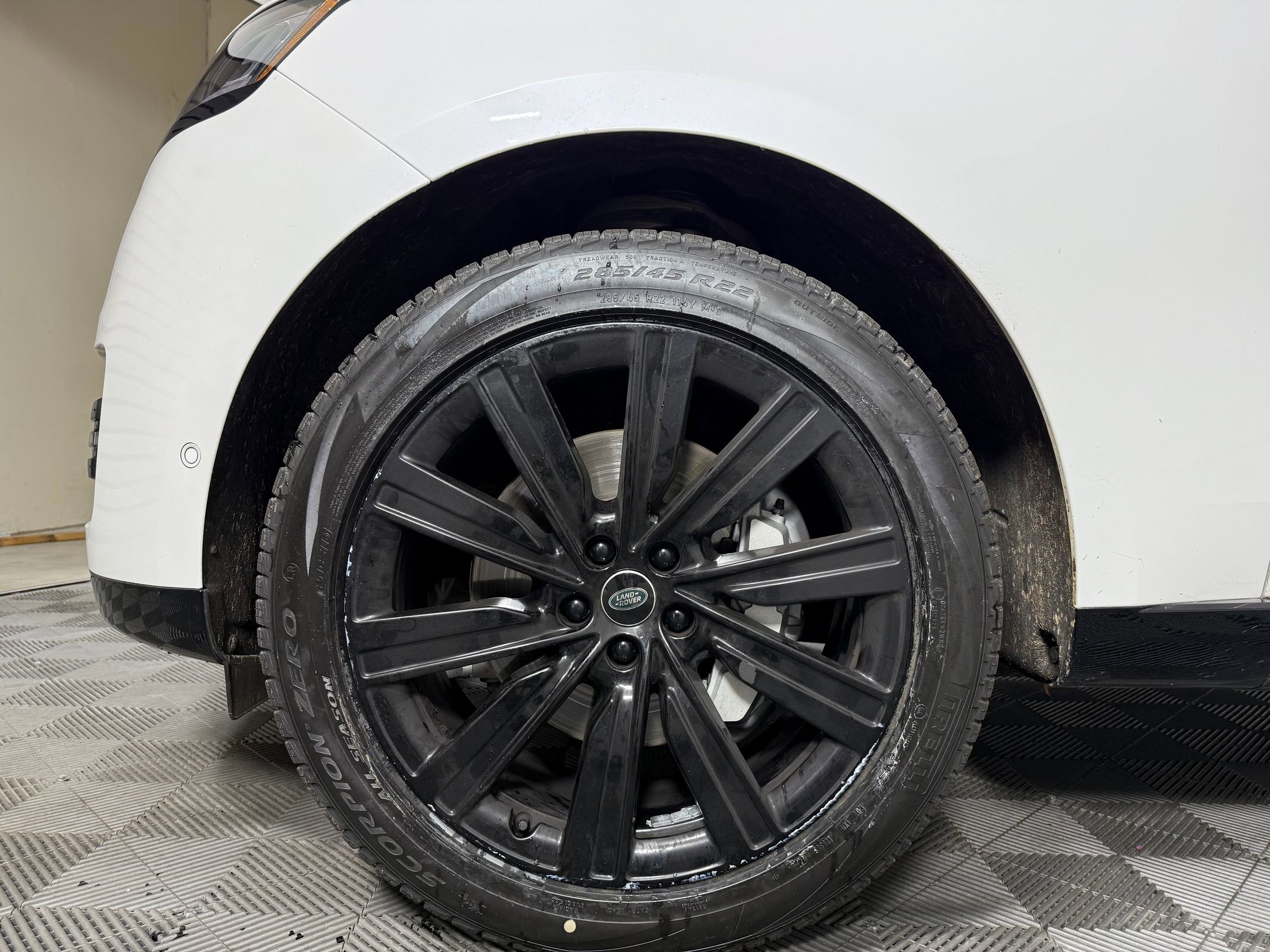 Used 2023 Land Rover Range Rover Long Wheelbase SE image 10