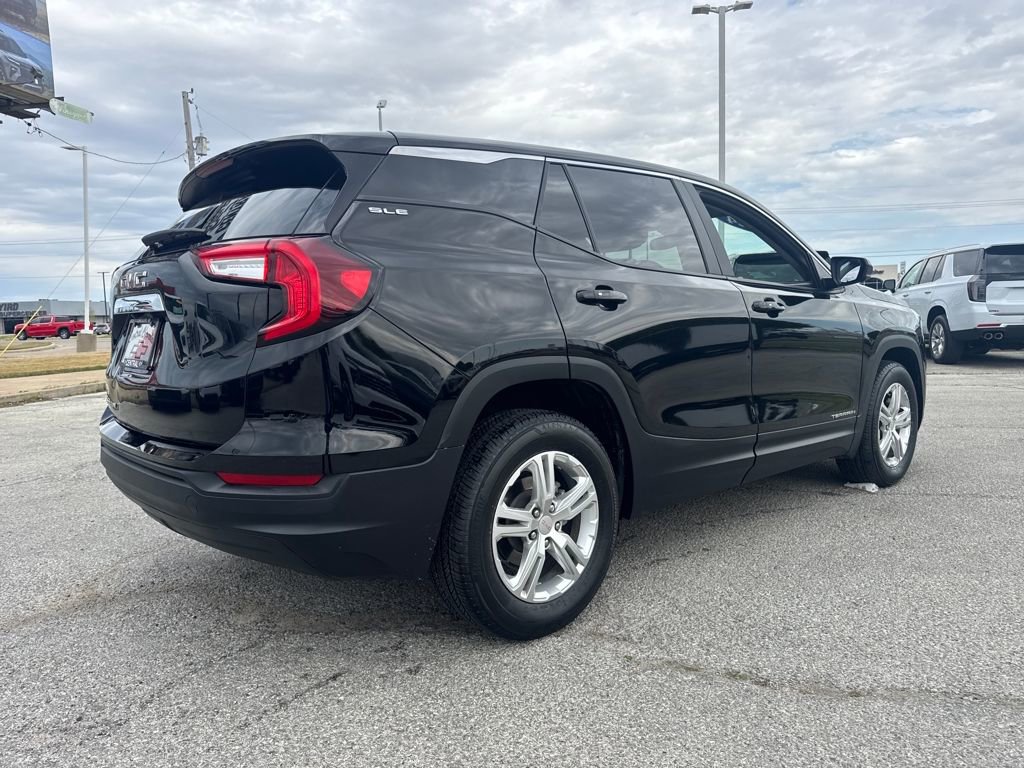 Used 2024 GMC Terrain SLE image 7