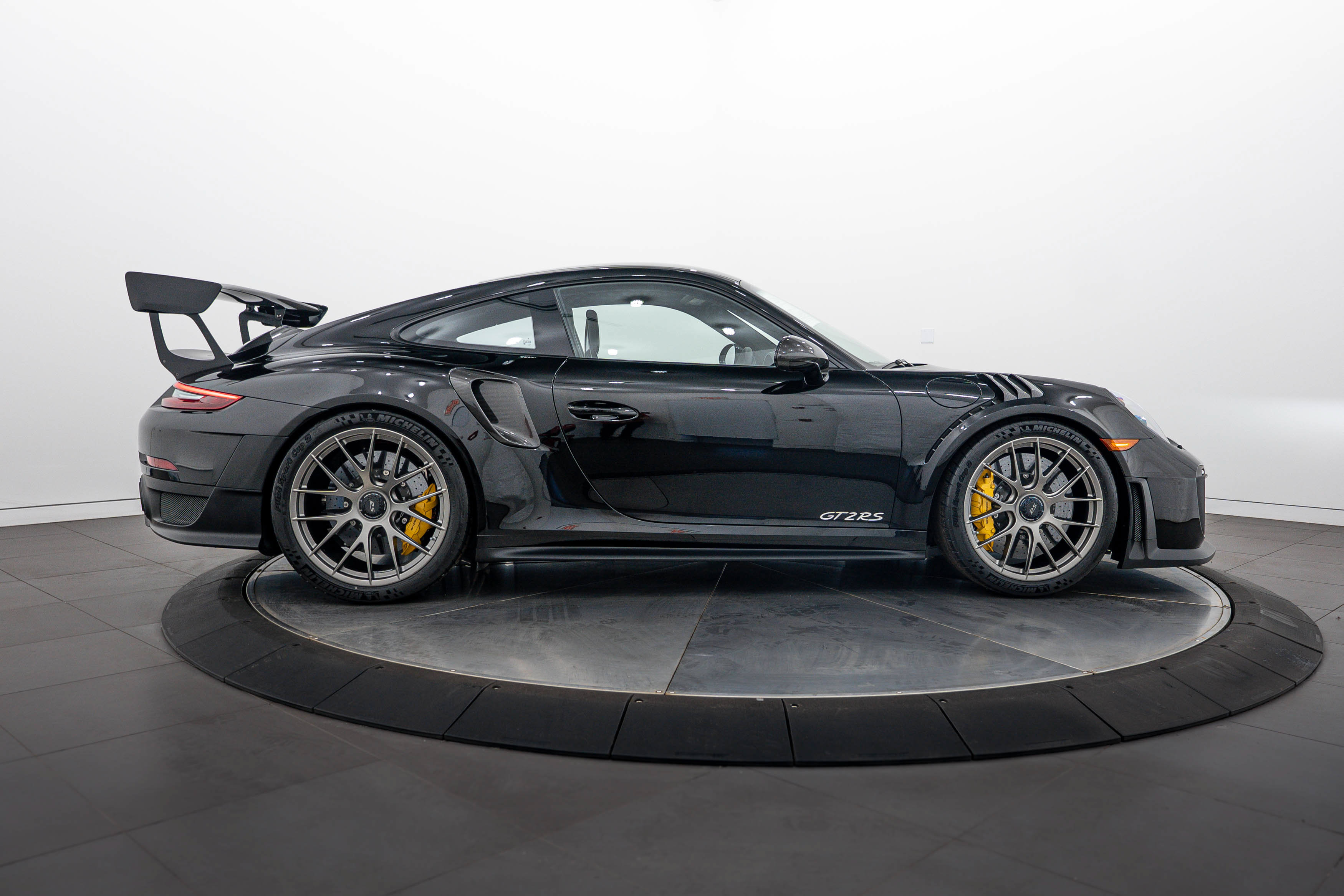 Certified 2018 Porsche 911 GT2 RS RWD image 8