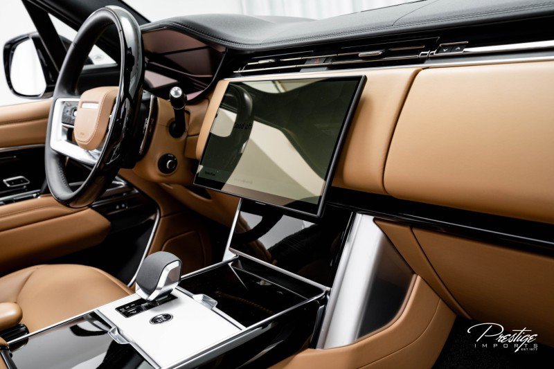 Used 2025 Land Rover Range Rover SE image 42