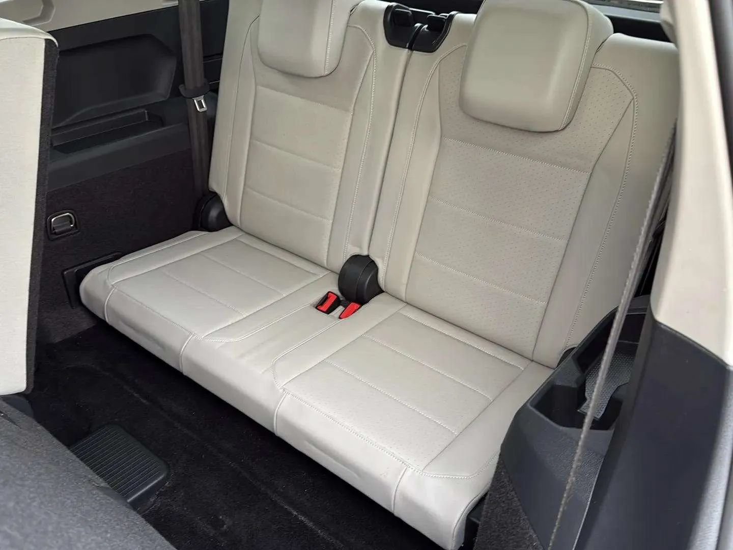 Used 2021 Volkswagen Tiguan SEL FWD image 15