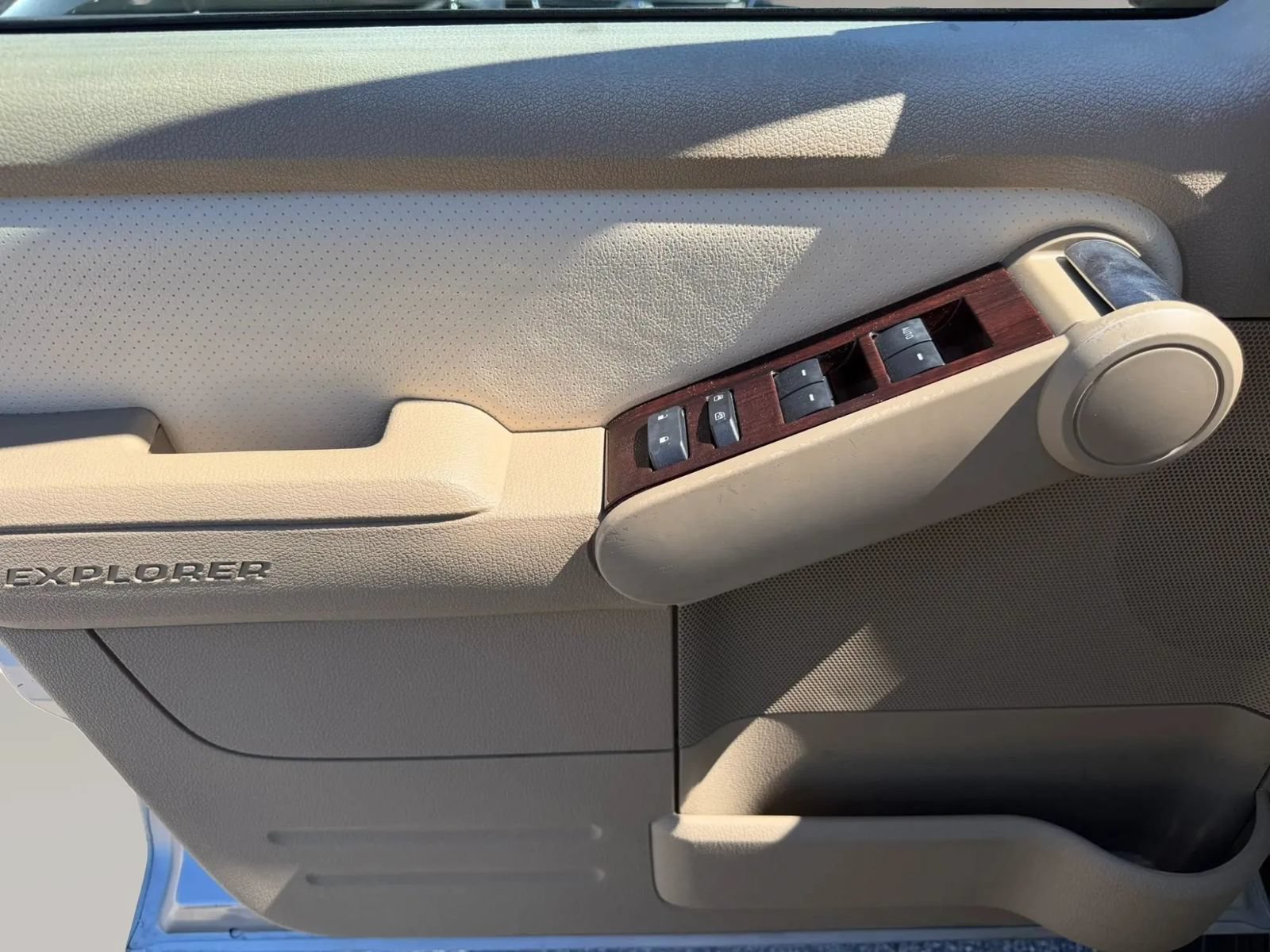 Used 2009 Ford Explorer Limited RWD image 10