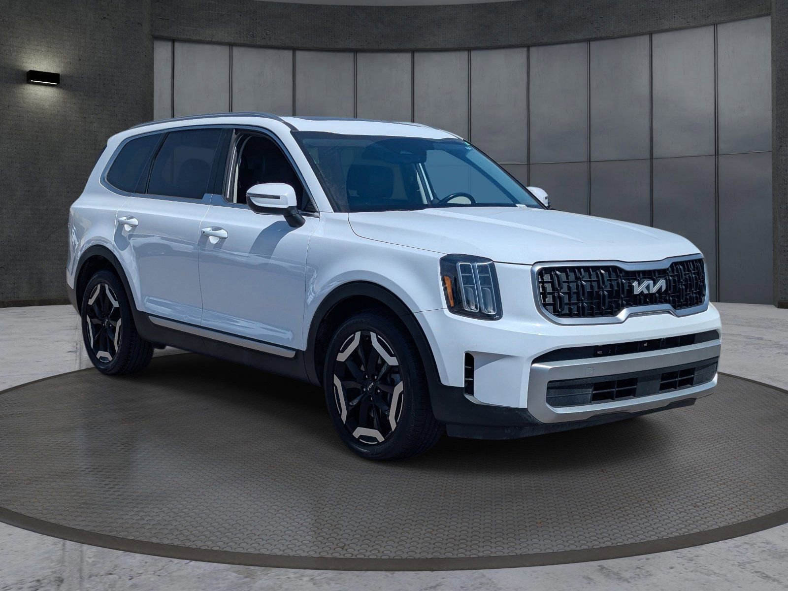 Used 2023 Kia Telluride EX image 8