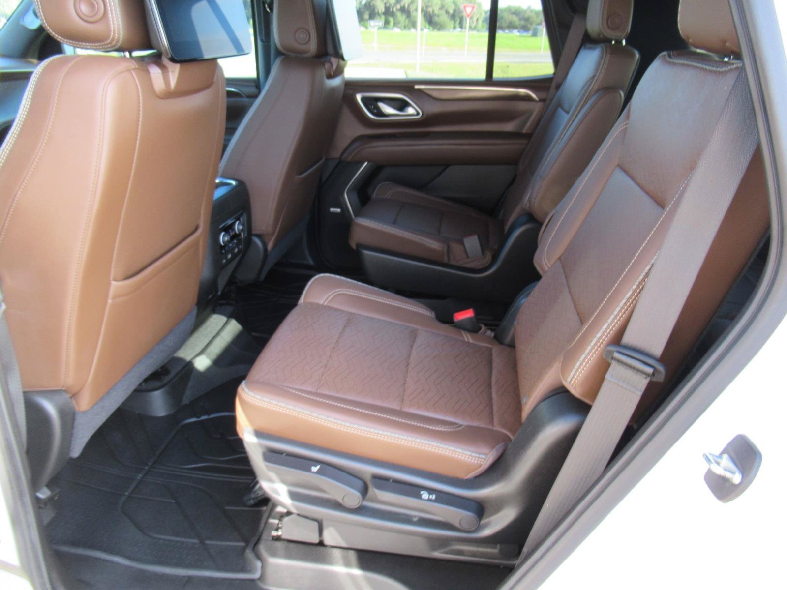 Certified 2021 Chevrolet Tahoe High Country w/ Premium Package AWD/4WD image 39