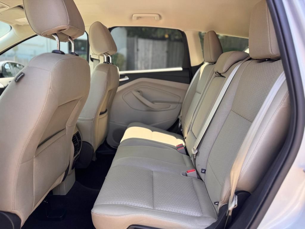 Used 2017 Ford Escape SE w/ SE Cold Weather Package AWD/4WD image 24