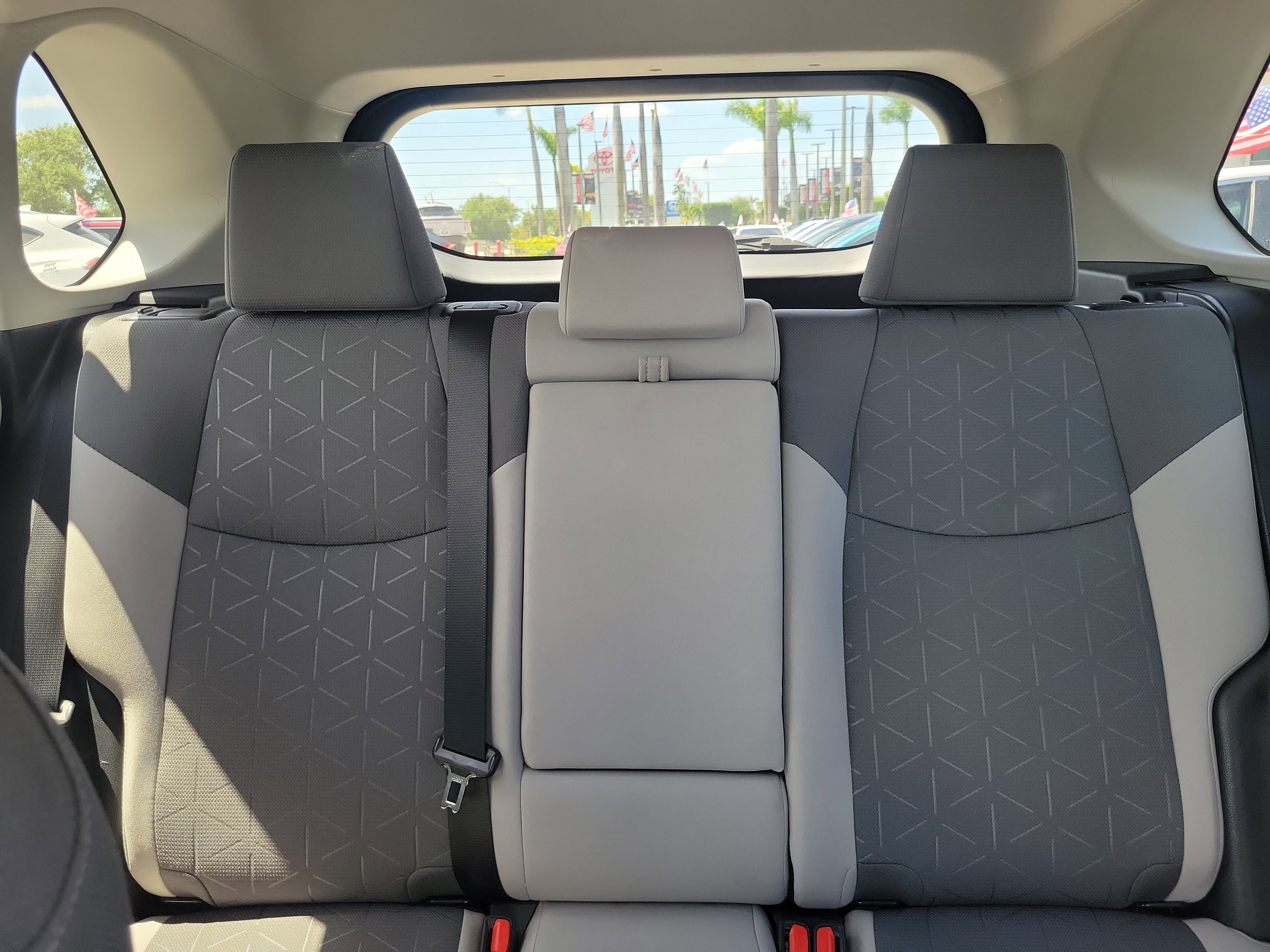 Used 2021 Toyota RAV4 XLE w/ Convenience Package FWD image 21