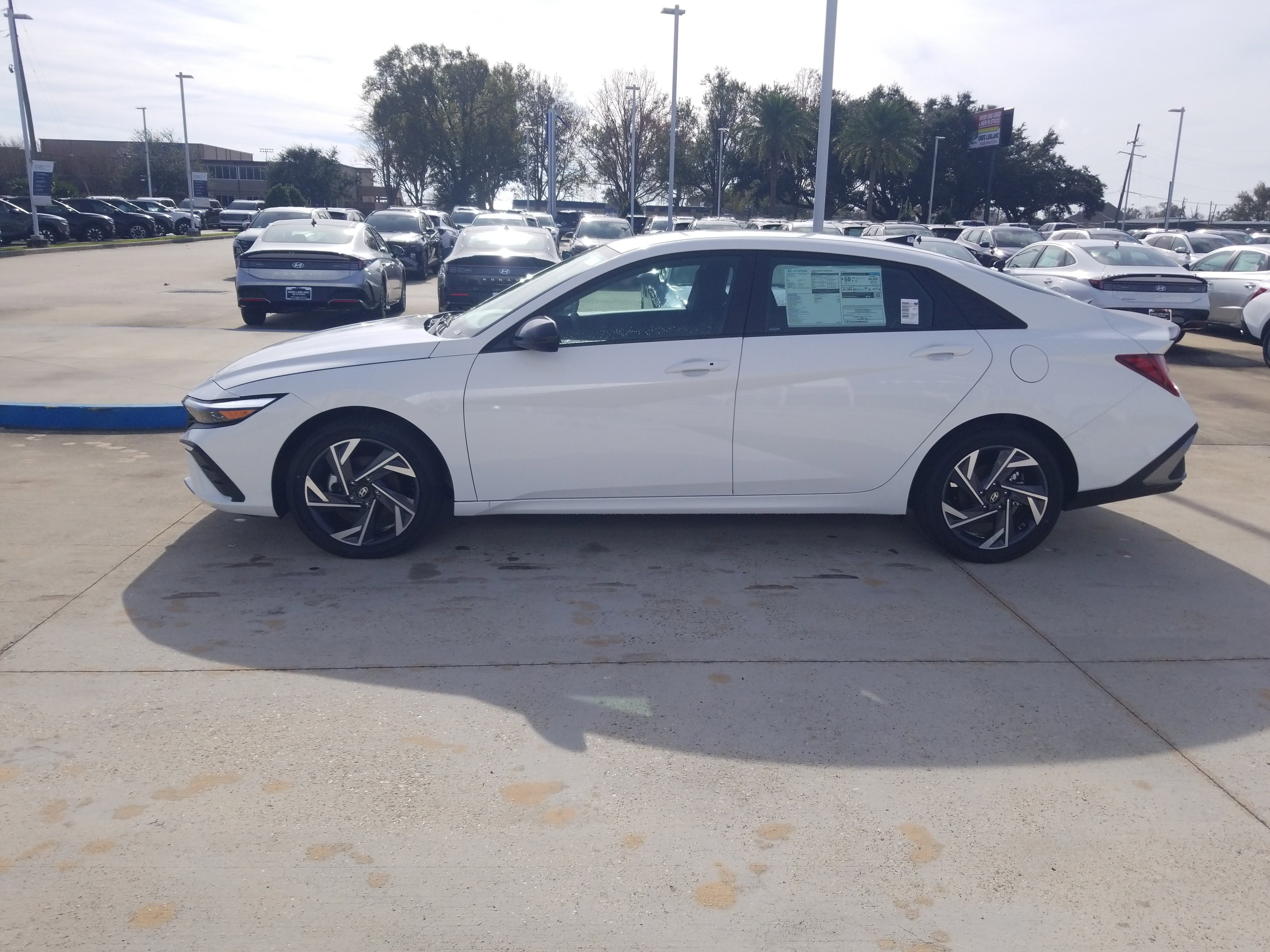 New 2025 Hyundai Elantra SEL image 4