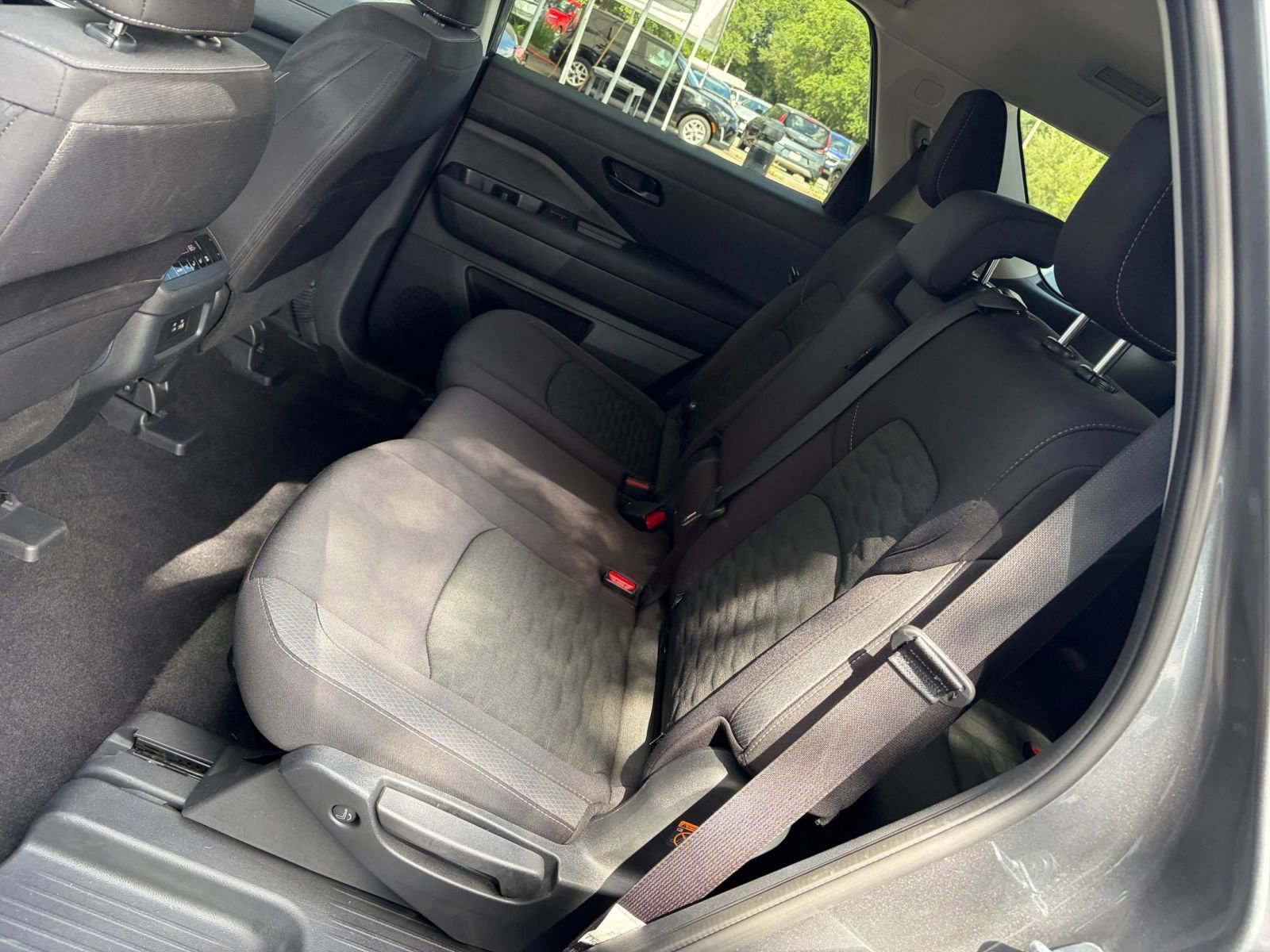 Used 2025 Nissan Pathfinder SV FWD image 28