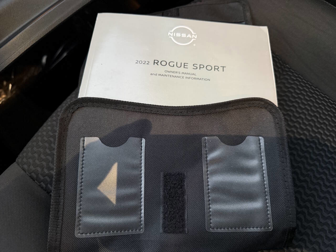 Used 2022 Nissan Rogue Sport S image 32
