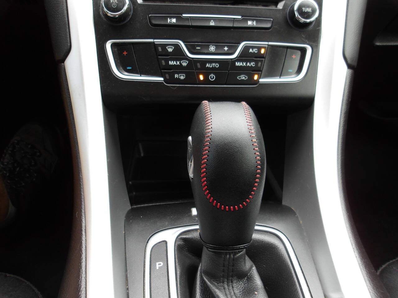 Used 2016 Ford Fusion SE FWD image 16