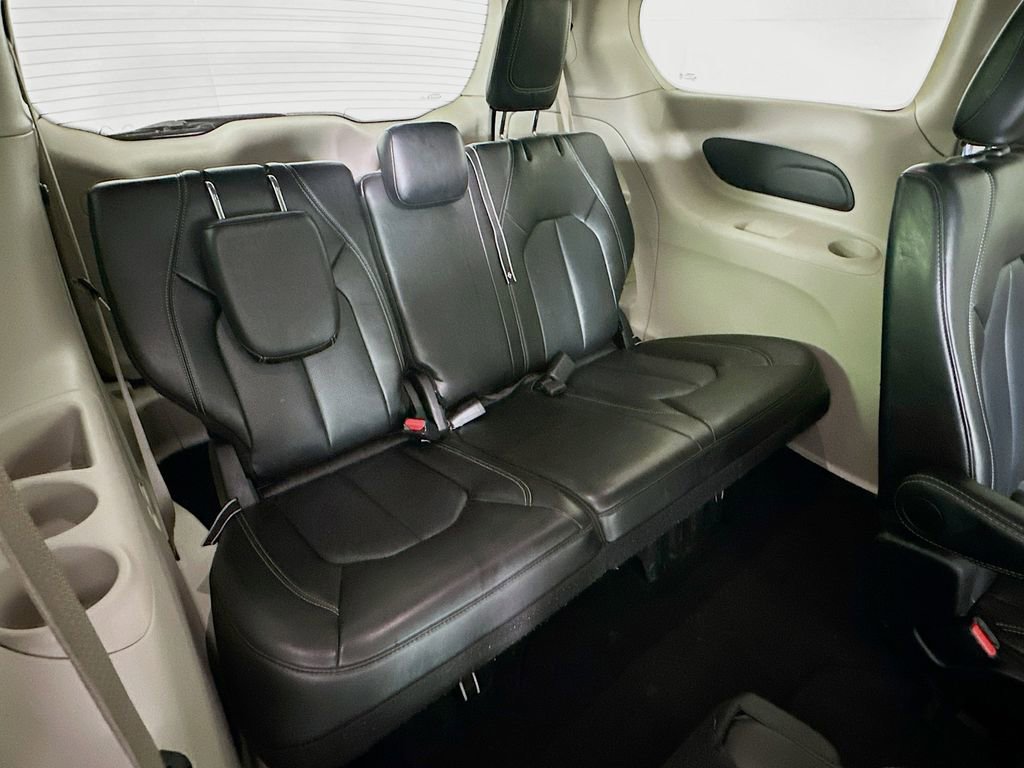 Certified 2024 Chrysler Pacifica Touring-L image 37