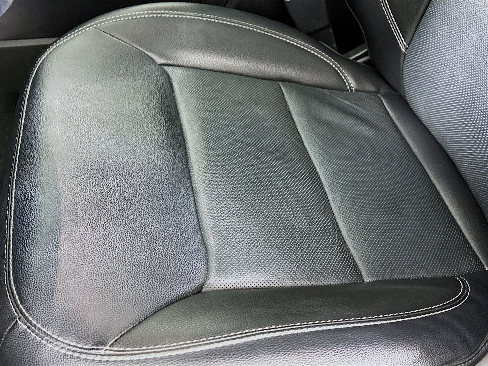 Used 2021 Ford Explorer Limited w/ Equipment Group 301A image 25