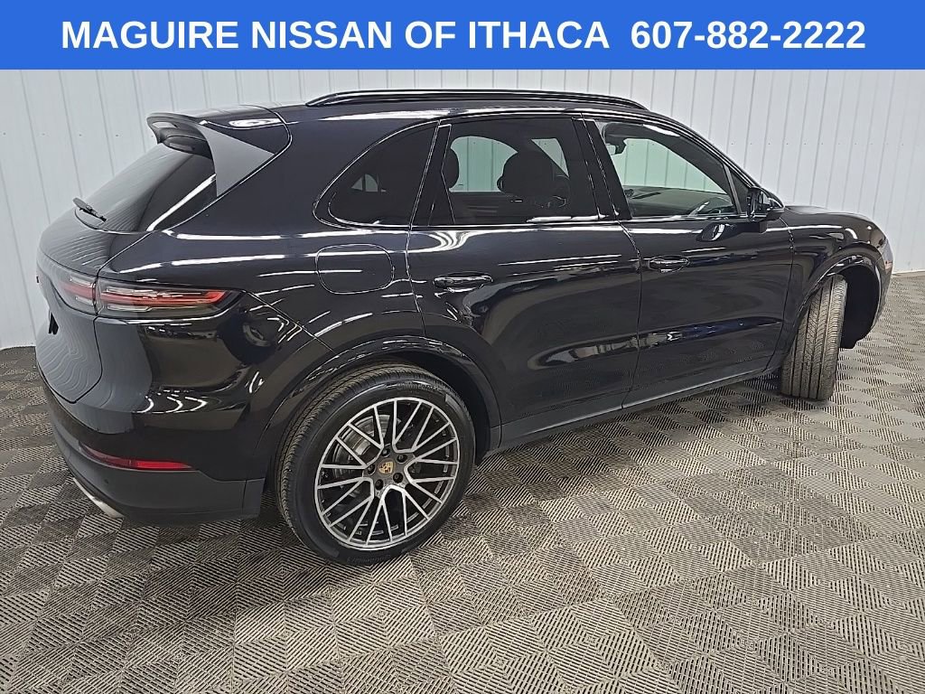 Used 2022 Porsche Cayenne Platinum Edition image 3