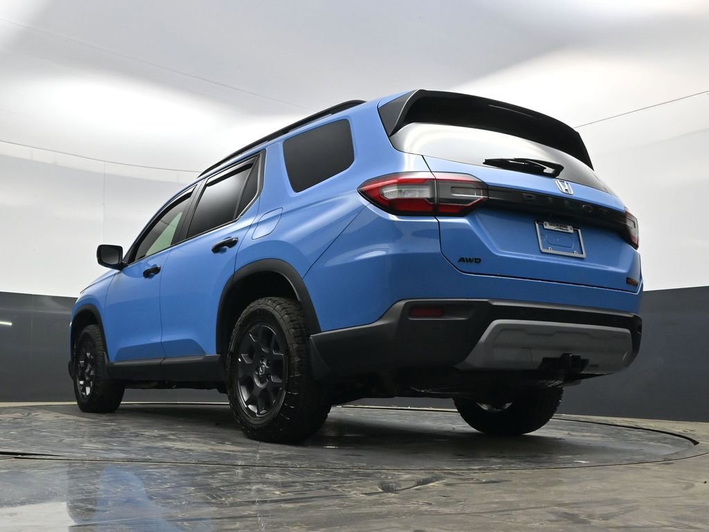 Used 2025 Honda Pilot TrailSport image 31