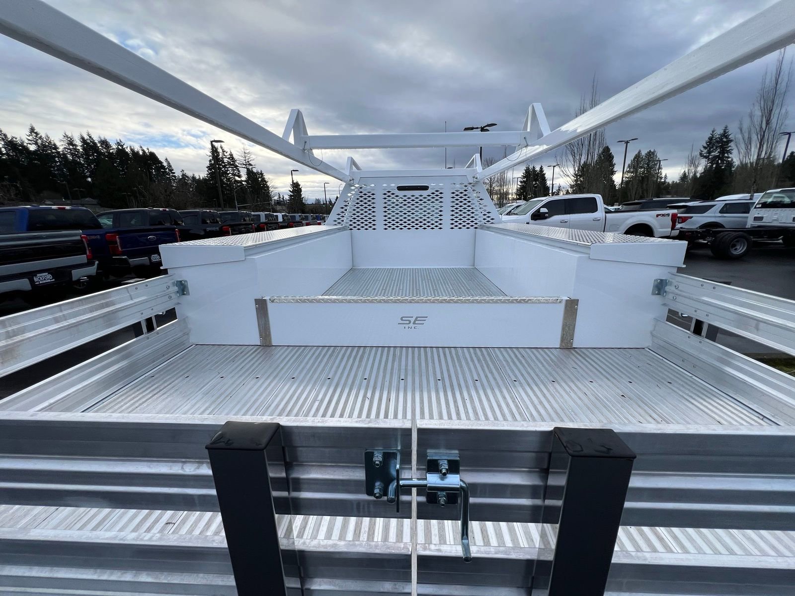 Used 2024 Ford F550 2WD Regular Cab Super Duty image 7