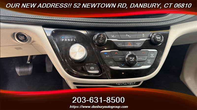 Used 2022 Chrysler Pacifica Touring-L FWD image 21