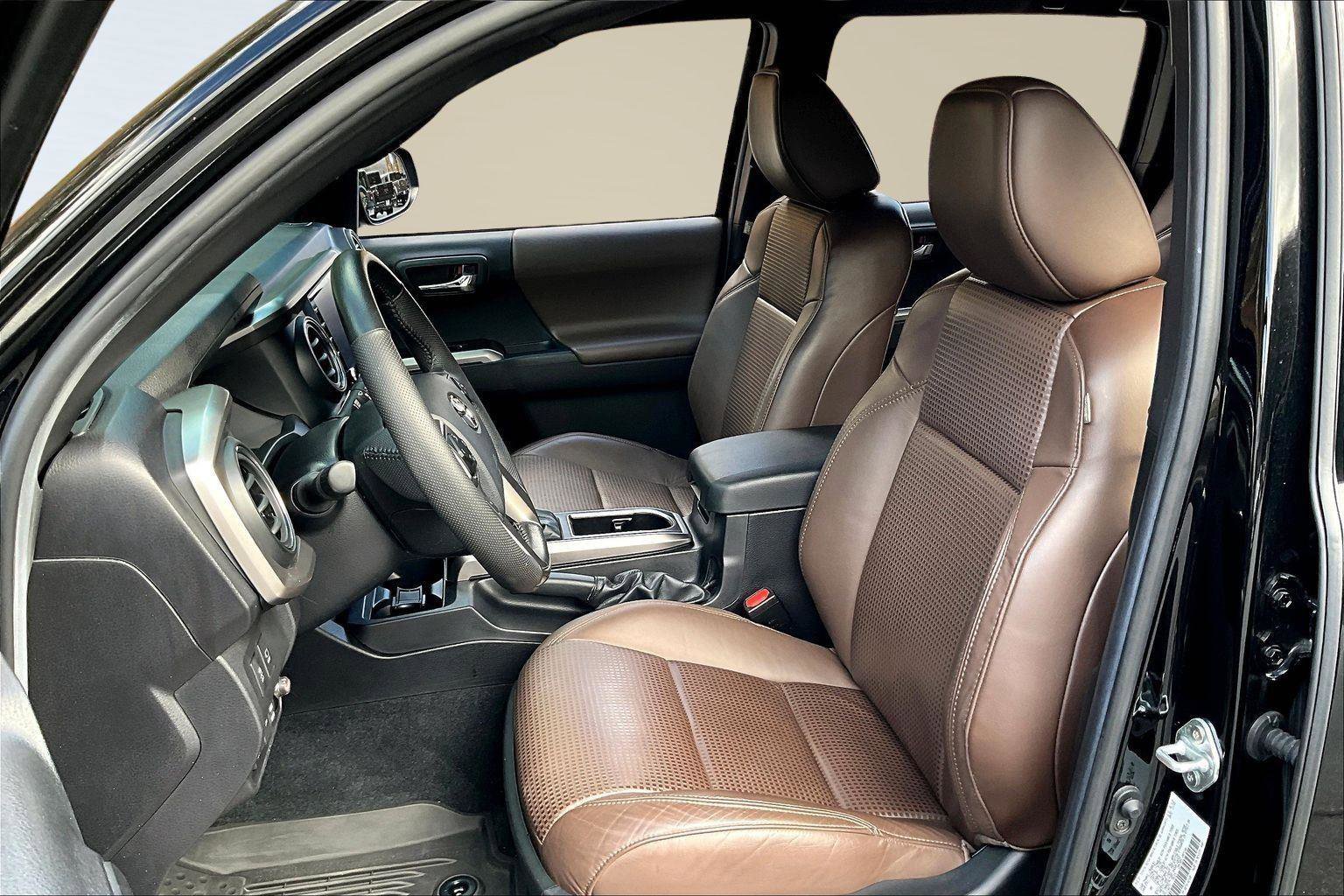 Used 2023 Toyota Tacoma Limited image 27