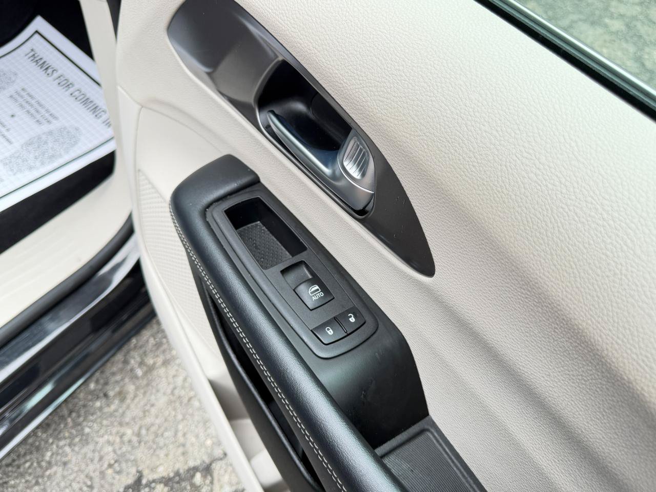 Used 2023 Chrysler Pacifica Touring-L FWD image 55