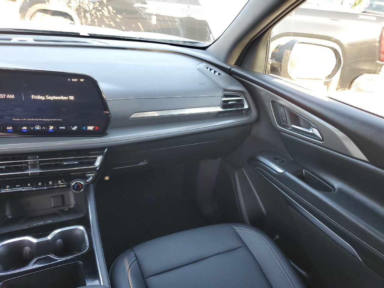 Used 2026 Chevrolet Traverse LT FWD image 13