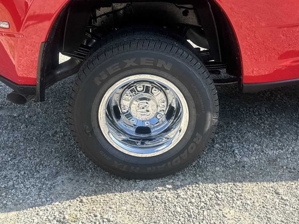 New 2026 RAM 3500 Tradesman AWD/4WD image 17