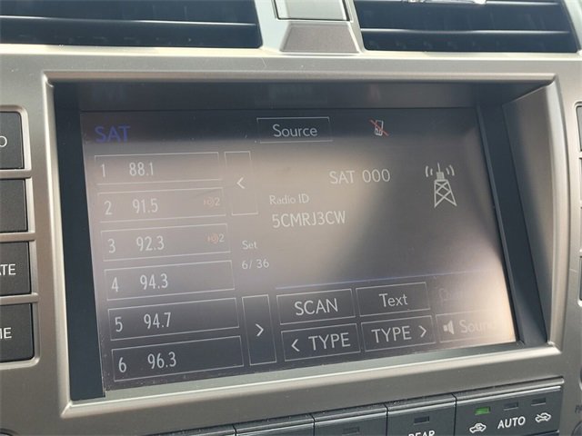 Used 2016 Lexus GX 460 Luxury w/ Preferred Accessory Package image 17