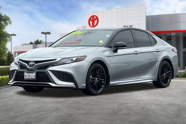 Used 2022 Toyota Camry XSE FWD image 9