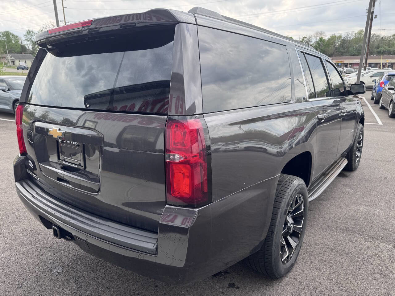 Used 2018 Chevrolet Suburban LT image 7