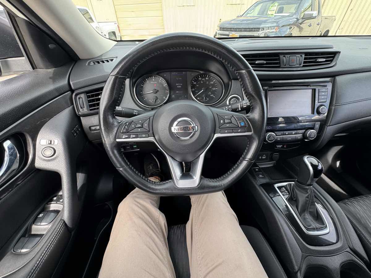 Used 2019 Nissan Rogue SV w/ Sun & Sound Touring Package AWD/4WD image 32