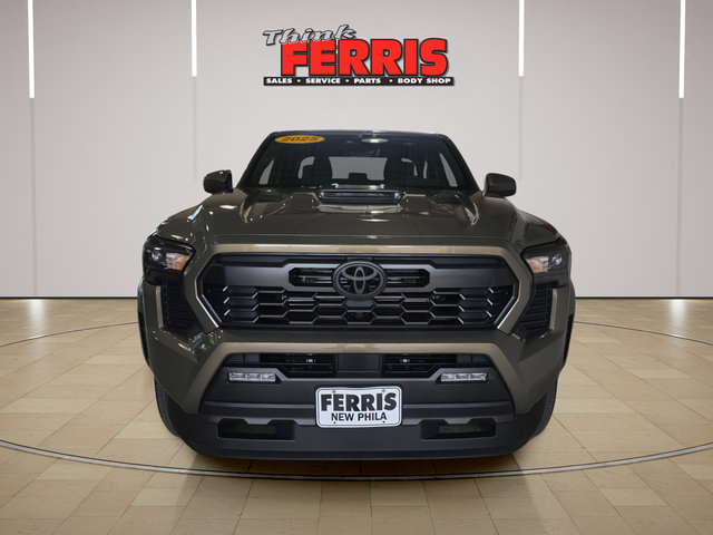 Used 2025 Toyota Tacoma TRD Sport AWD/4WD image 8